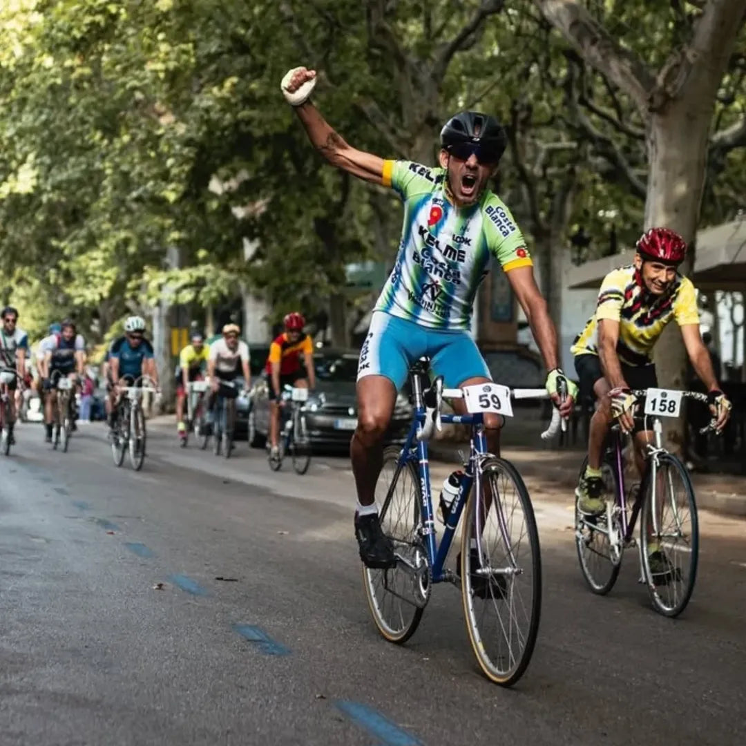 L_objectiu_principal_._Una_prova_ciclista_recreant_l_ambient_dels_anys_60_als_80_una_vivencia_unica_Ambient_i_una_gra_organizacio_gracies_per_fer_aixo_possible.webp